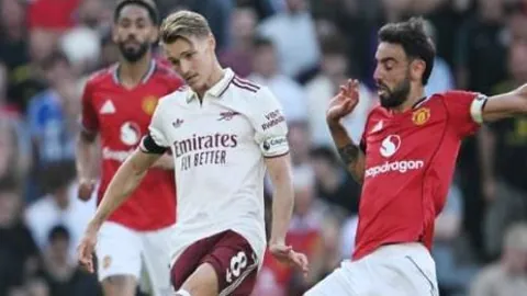 英超积分榜风云变幻：热刺领跑，曼联并列第七，五大豪门激战18分生死线！